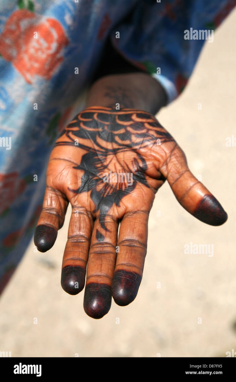 Get Inspired By Stunning African Henna Designs For Your Next Event!