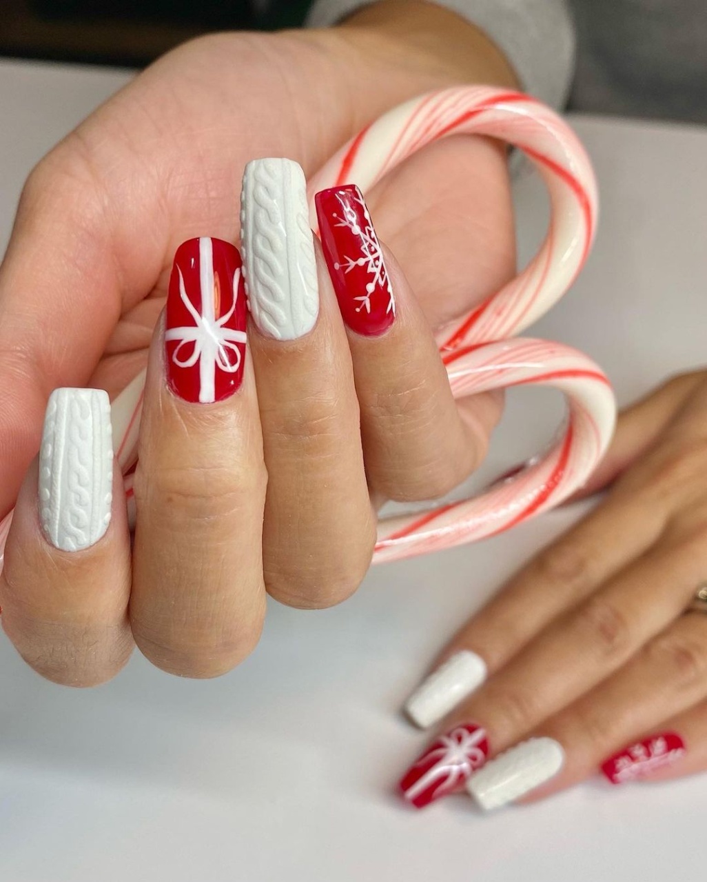 christmas nails design Niche Utama Home  Elegant Christmas Nail Designs for Celebrating This Season